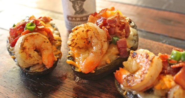 Räkor i avokadobåtar